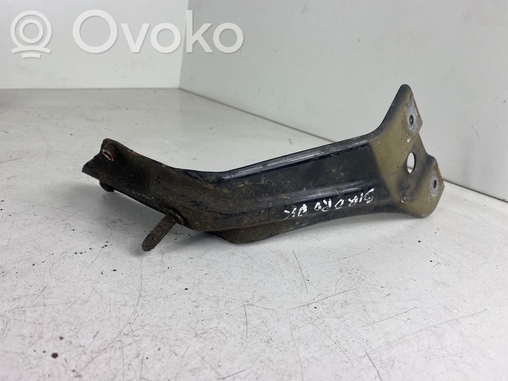 Volkswagen Scirocco Laikiklis sparno 