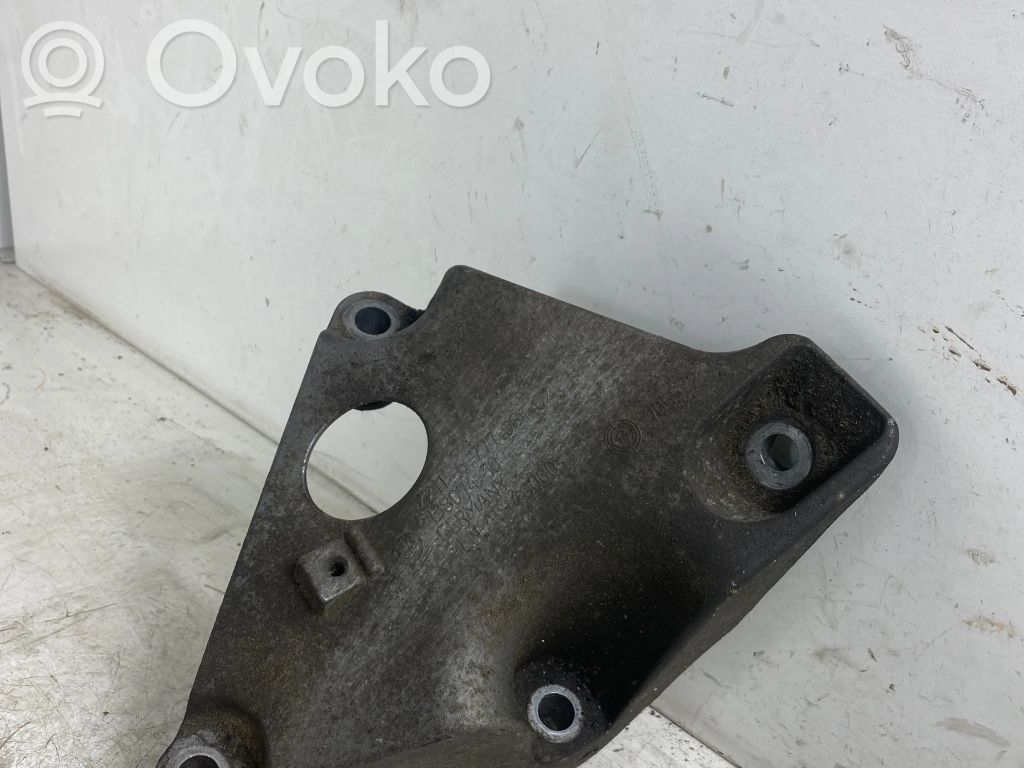 BMW 3 E90 E91 Engine mounting bracket 