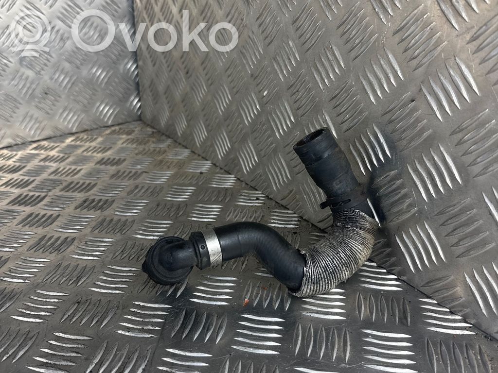 Volkswagen PASSAT B8 Engine coolant pipe/hose 