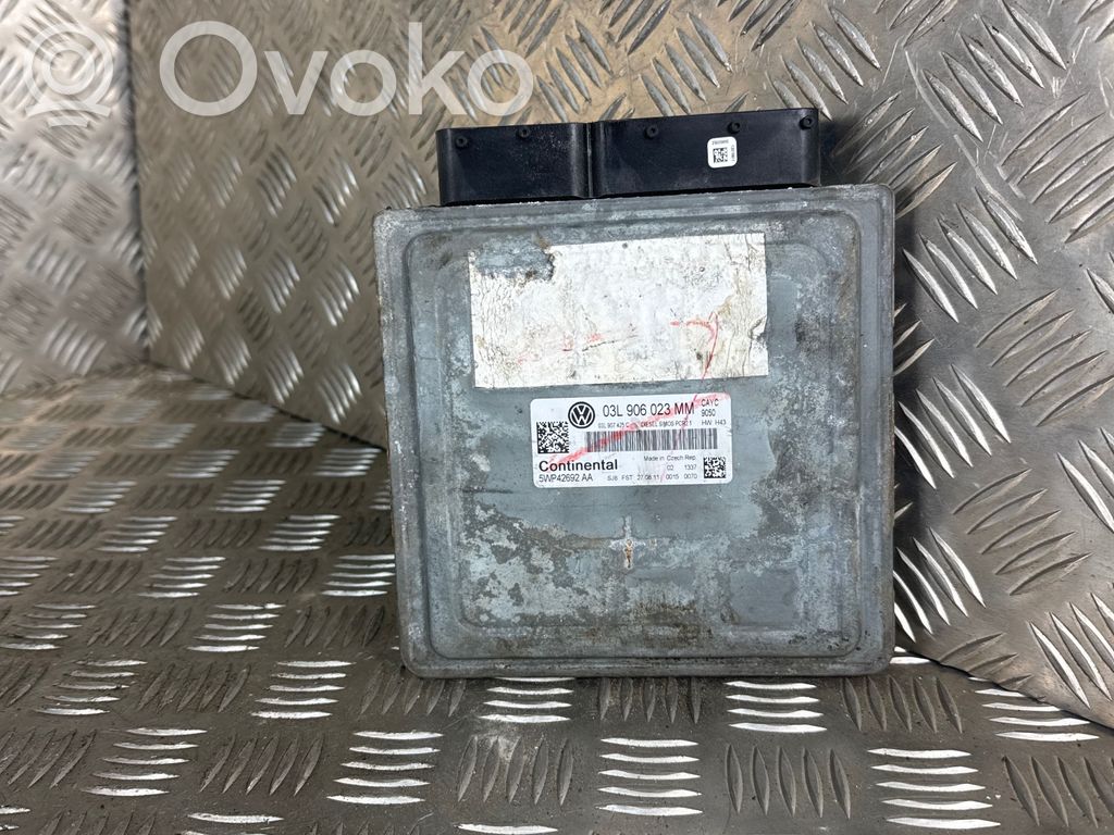Volkswagen Golf VI Engine control unit/module 