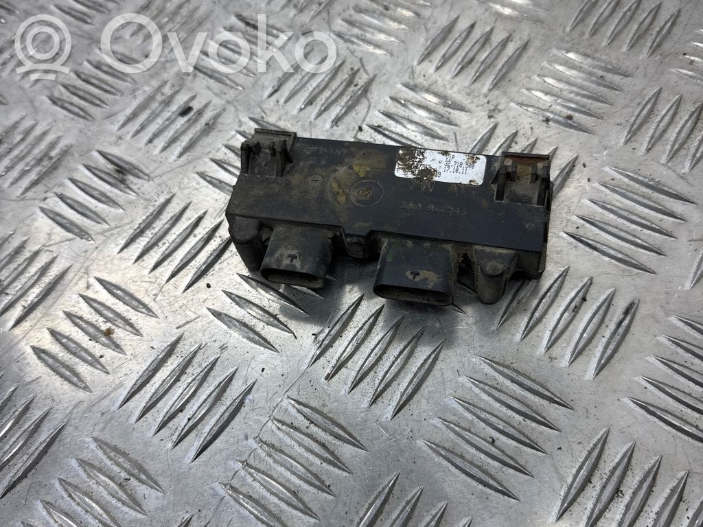 Volkswagen PASSAT B7 Tailgate/trunk control unit/module 