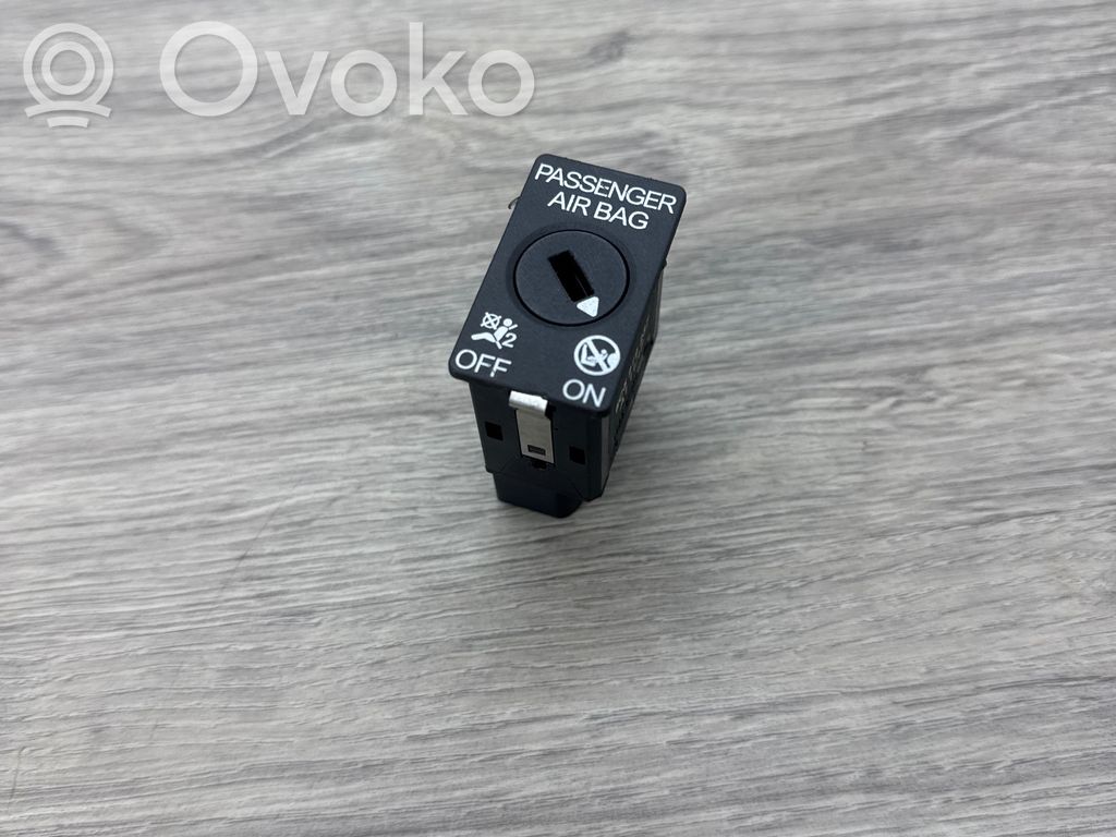 Skoda Octavia Mk3 (5E) Passenger airbag on/off switch 