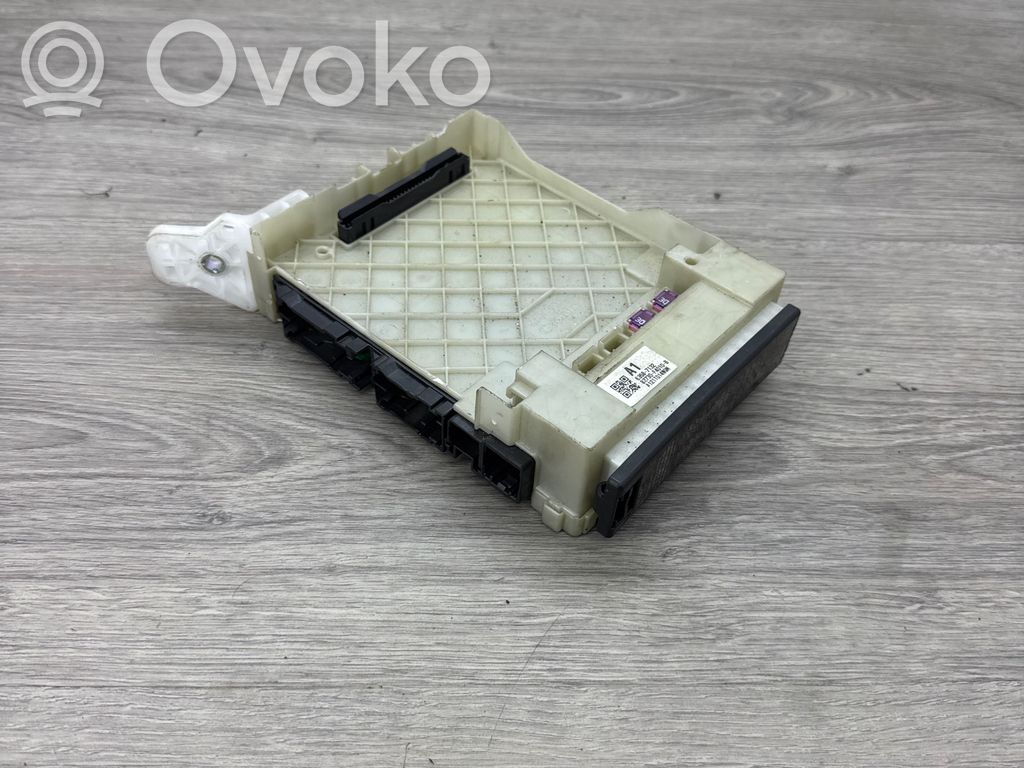 Toyota C-HR I Ramka / Moduł bezpieczników 