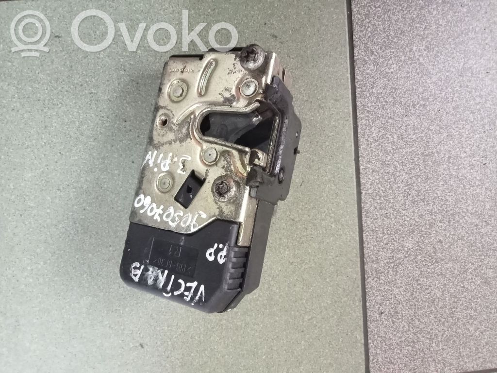 Opel Vectra B Priekšpusē slēdzene 