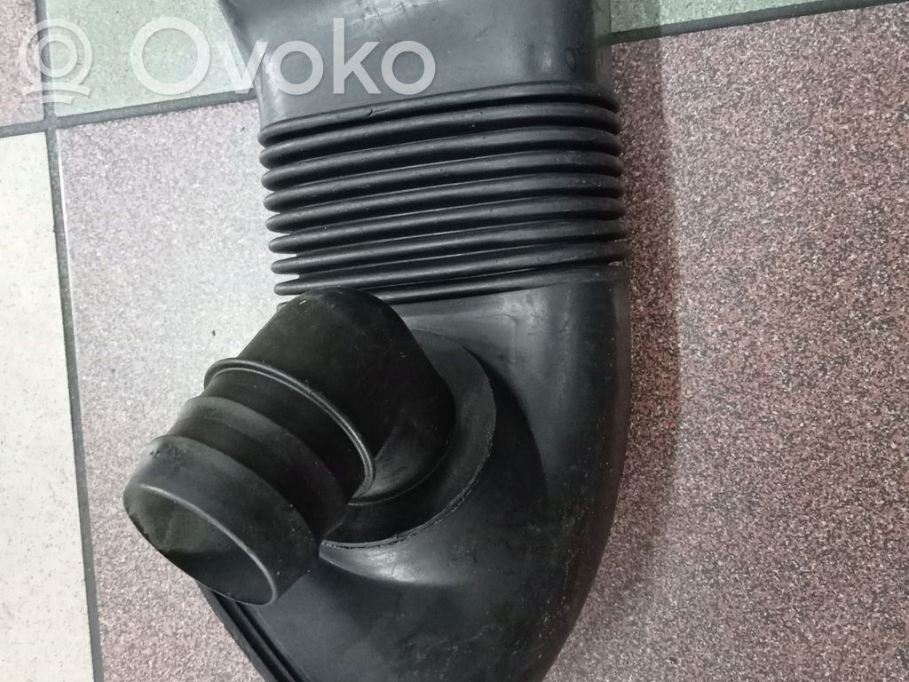 BMW 5 E39 Ilmanoton kanavan osa 