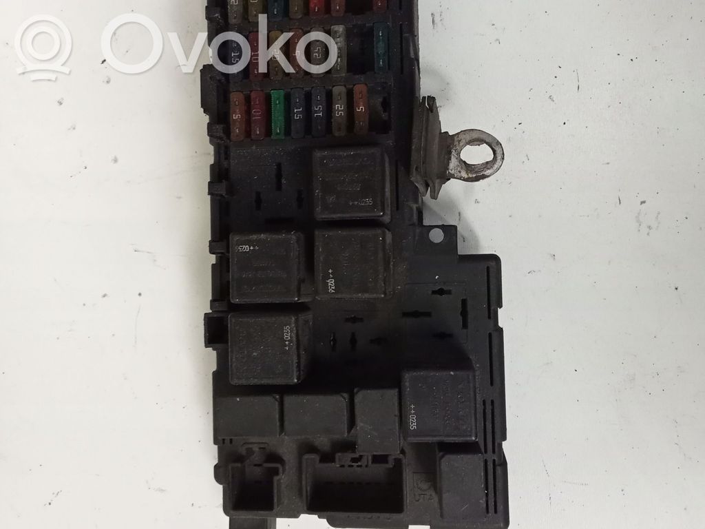 Volvo S60 Ramka / Moduł bezpieczników 