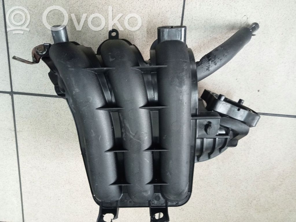 Toyota Yaris Intake manifold 