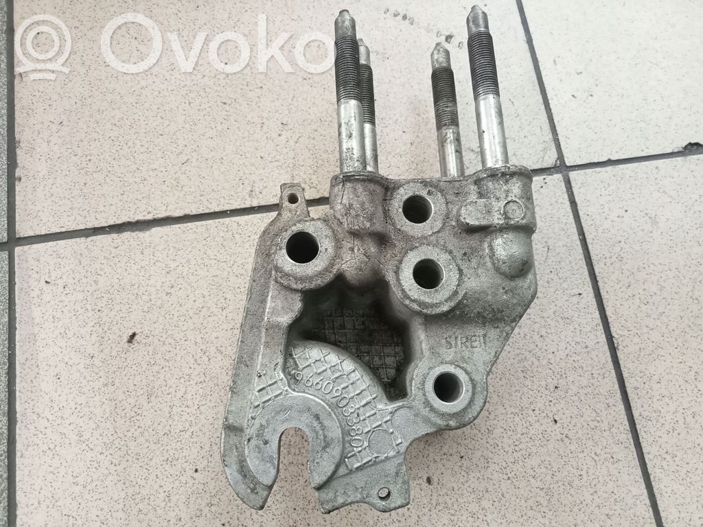 Citroen C-Crosser Engine mounting bracket 