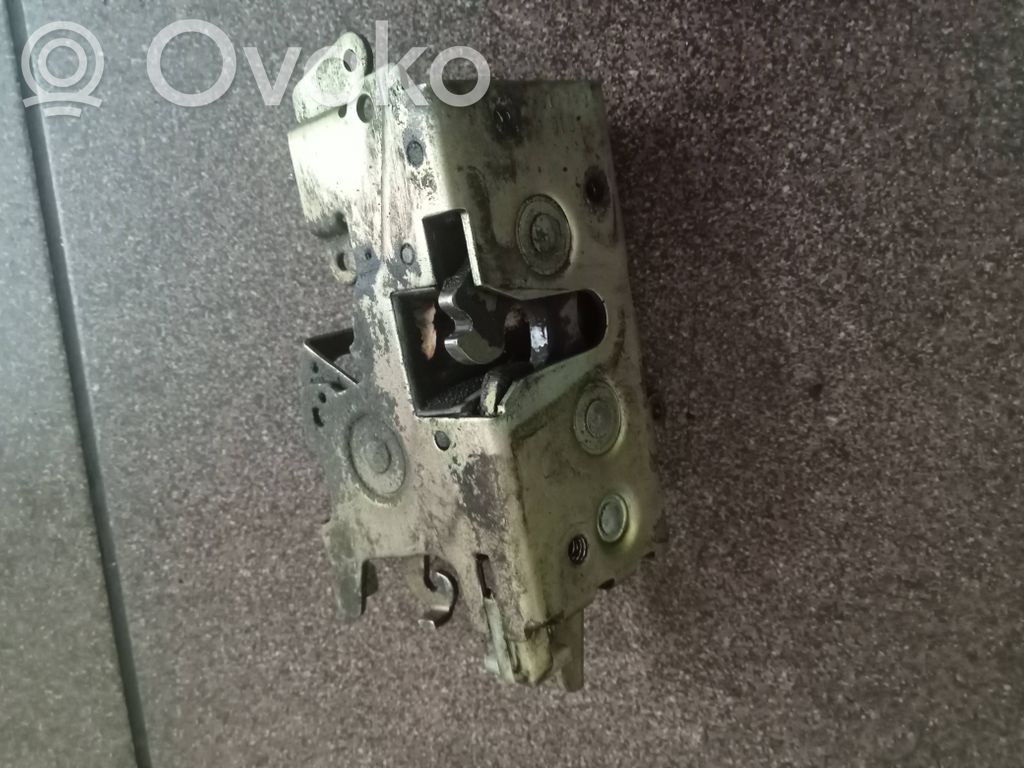 Volkswagen II LT Priekšpusē slēdzene 