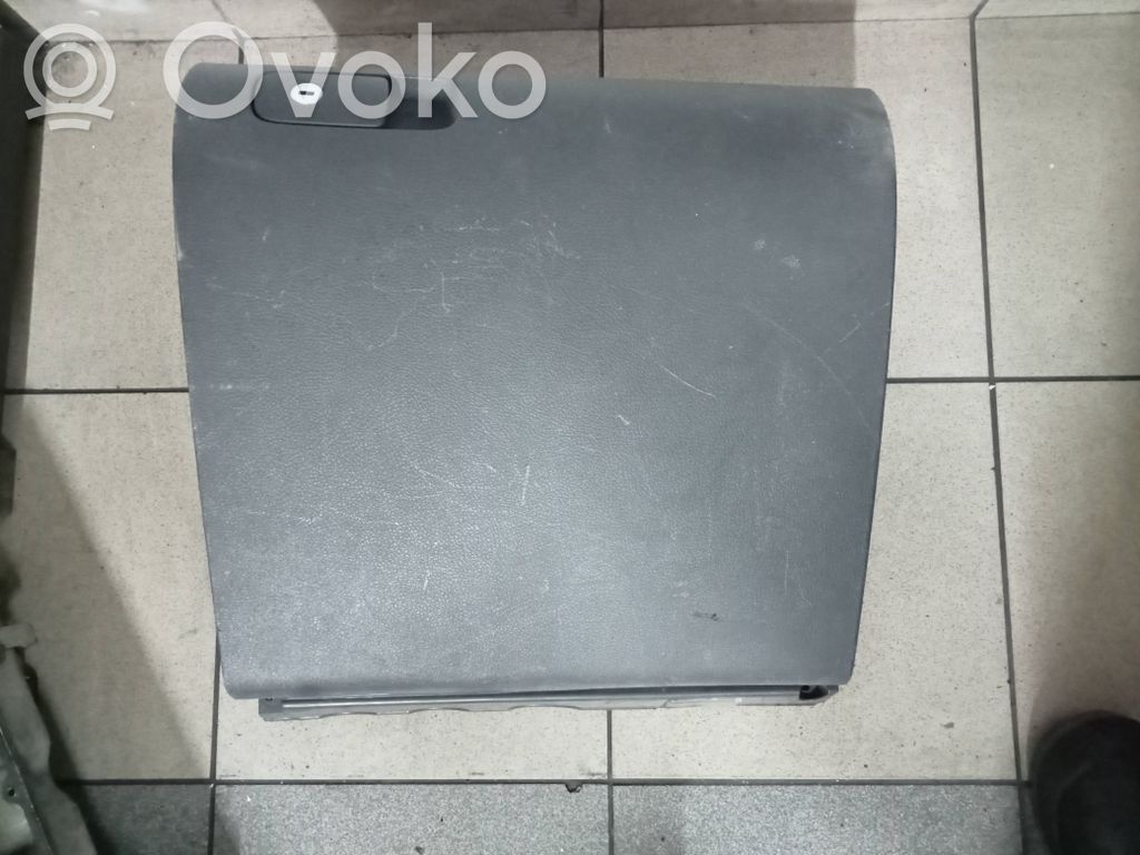 Volkswagen Golf V Daiktadėžė 