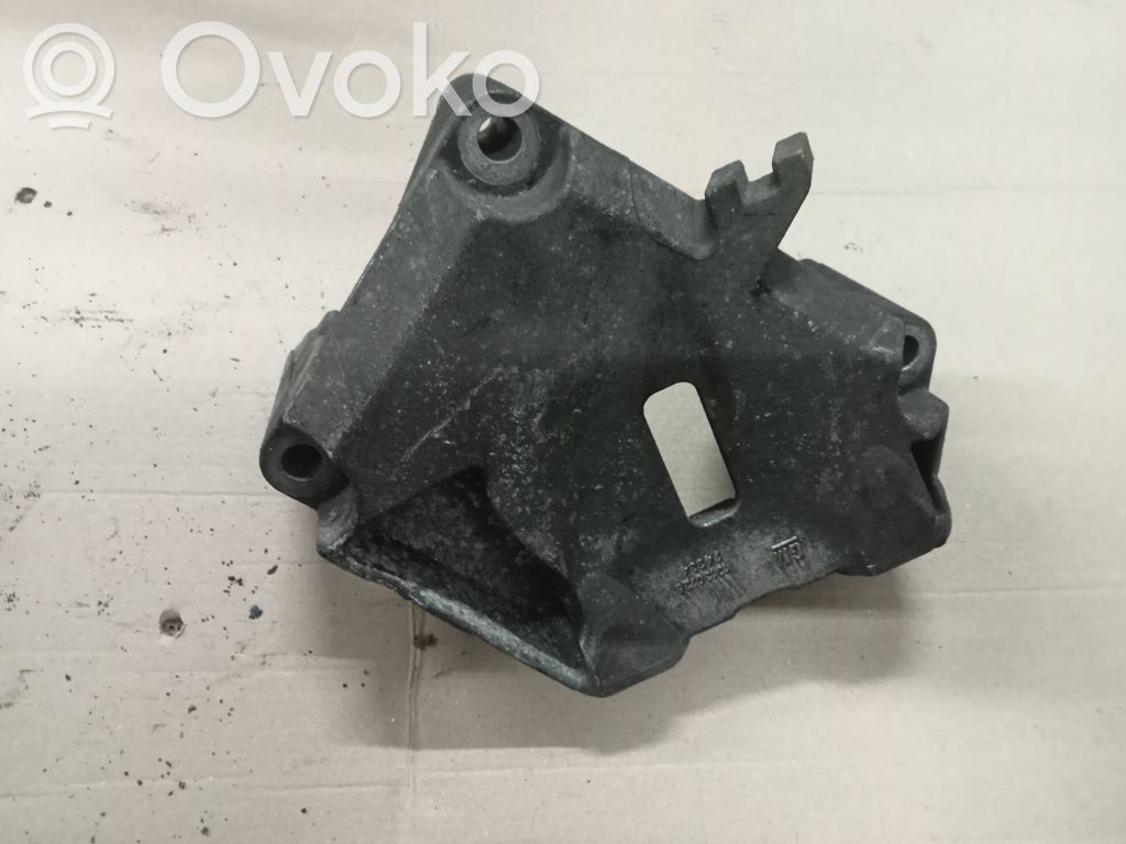 Opel Corsa D Engine mounting bracket 