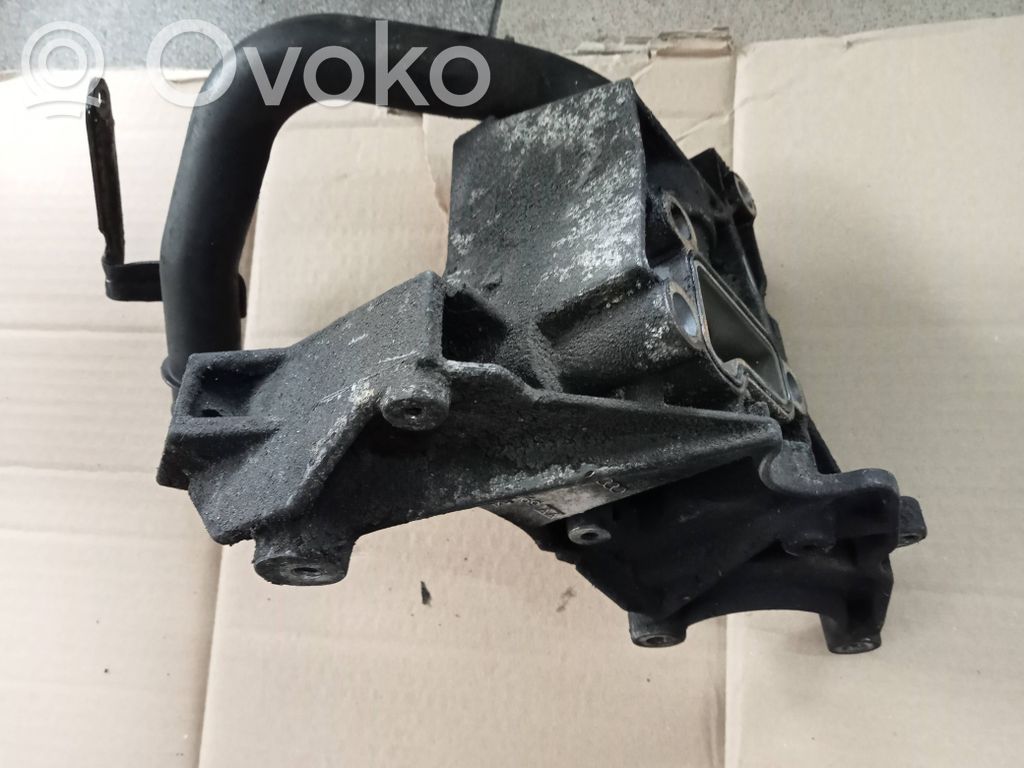 Ohjaustehostimen pumpun kannake   059145169AA