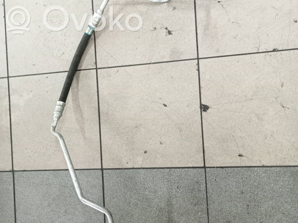 BMW 3 E90 E91 Ilmastointilaitteen putki (A/C) 