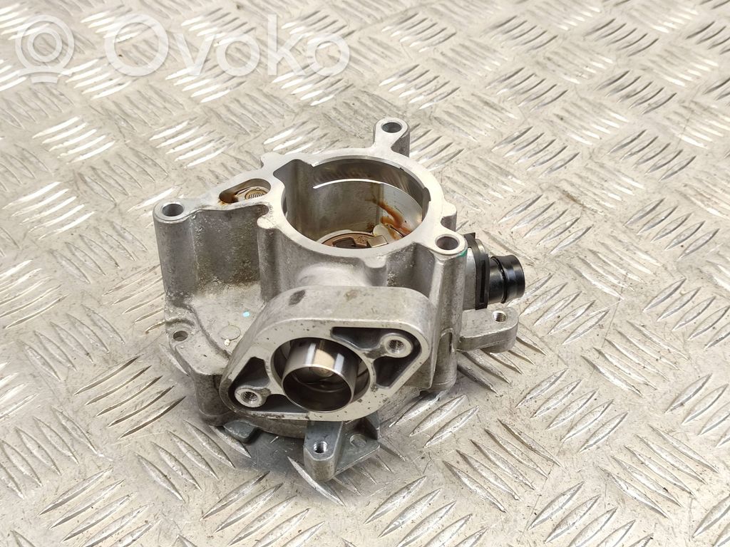 Volkswagen Polo VI Vacuum pump 