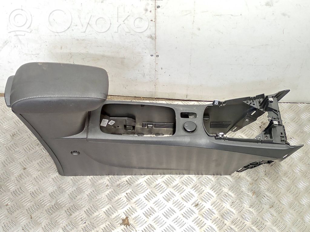 Opel Astra K Centrālā konsole 