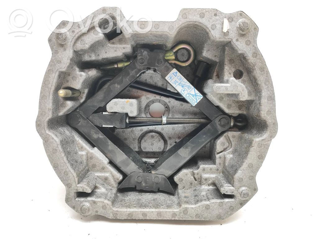 Peugeot 407 Tool set 