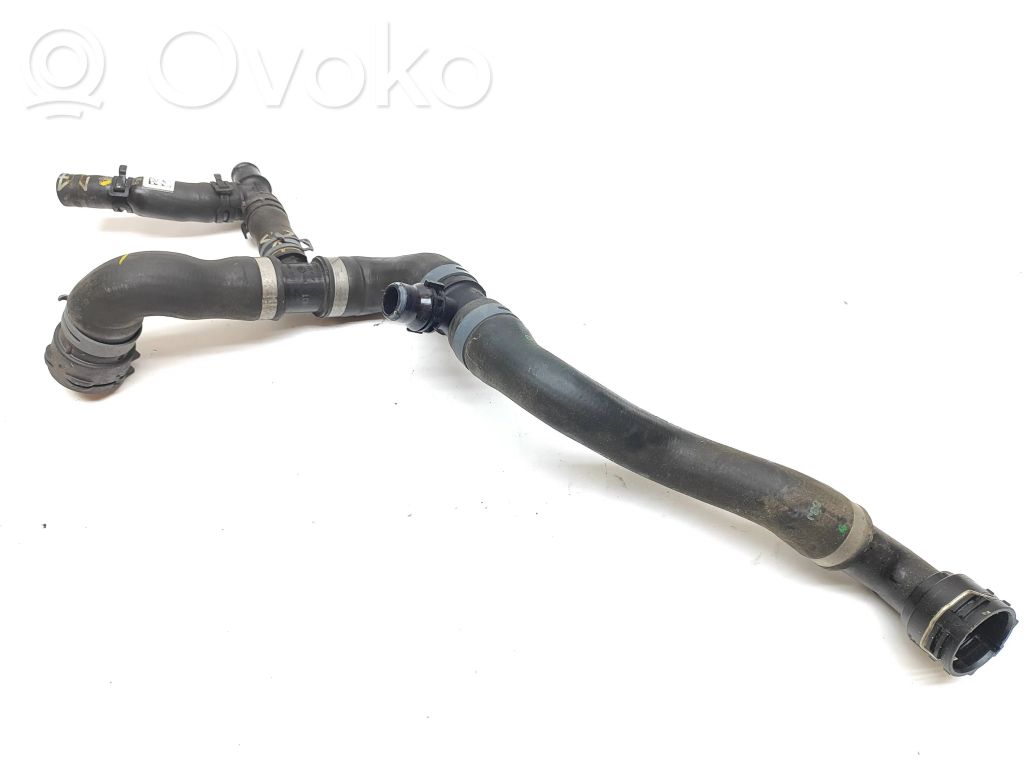 Audi A4 S4 B9 8W Engine coolant pipe/hose 