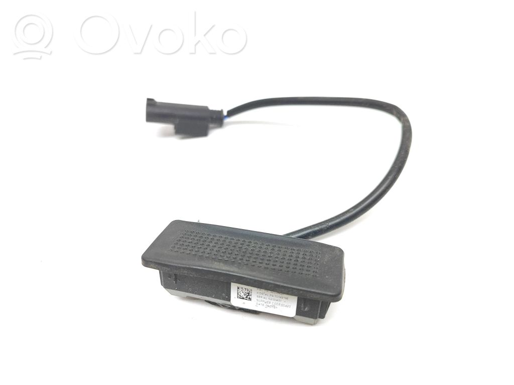 Fiat 500E Tailgate opening switch 