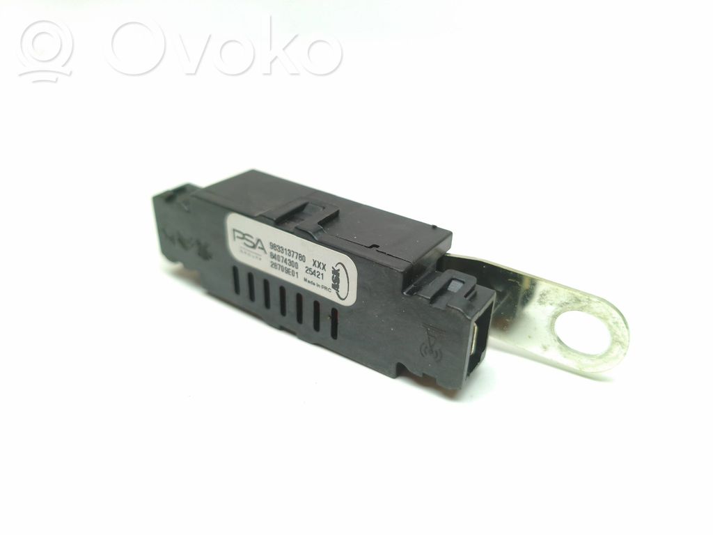 Opel Astra L Aerial antenna amplifier 