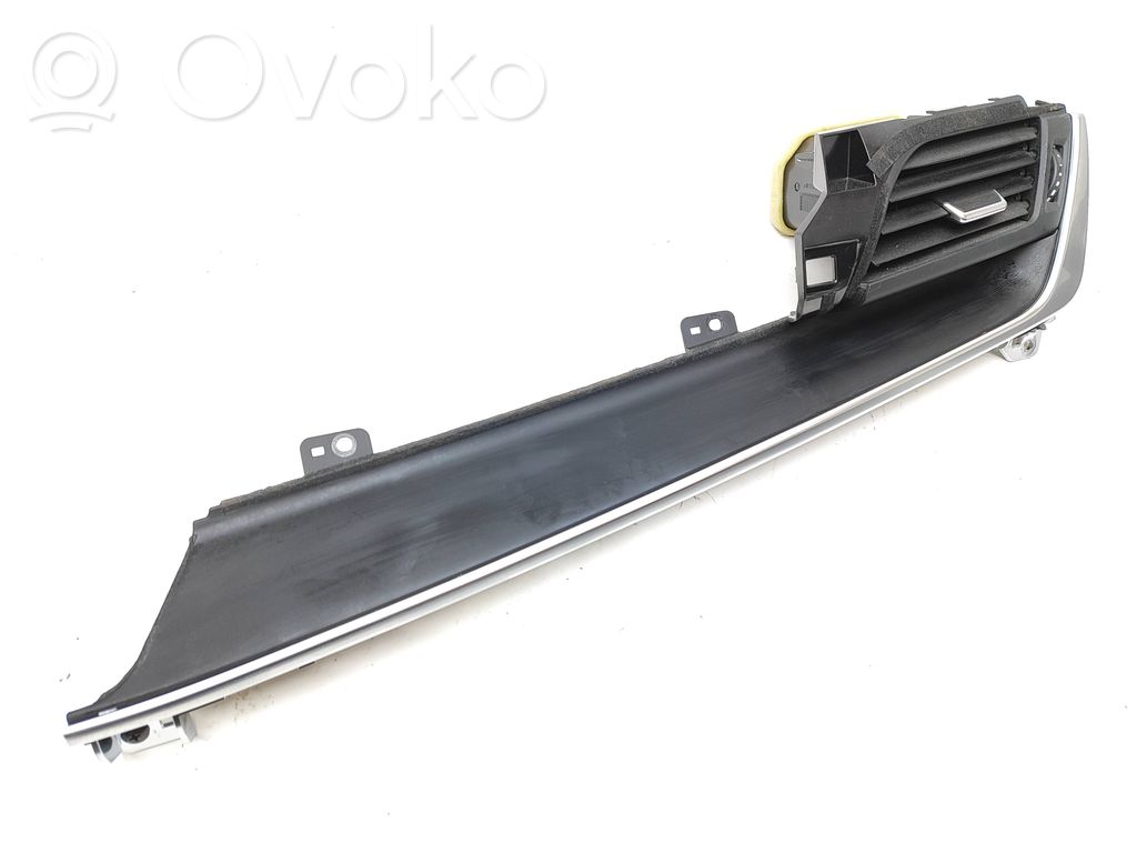Nissan Rogue Moldura protectora de la rejilla de ventilación lateral del panel 