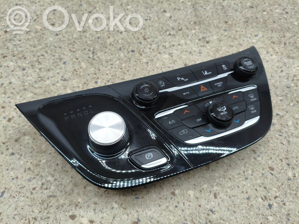 Chrysler Pacifica Climate control unit 