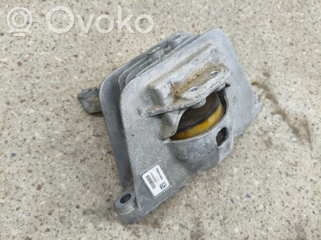 Chrysler Pacifica Engine mount bracket 