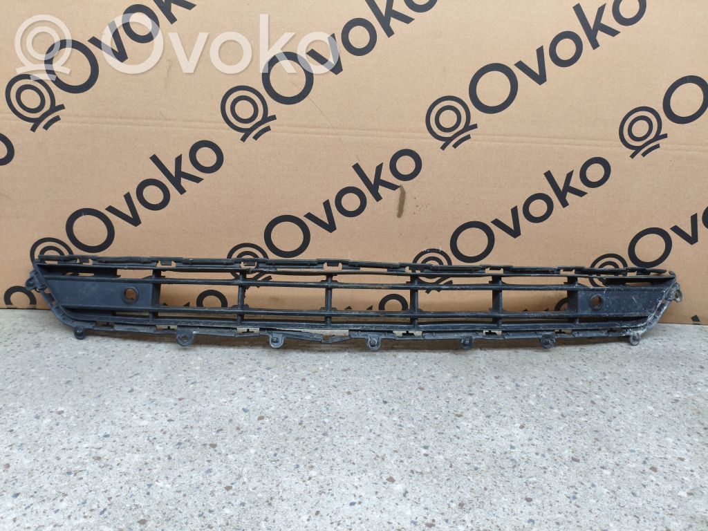 Volvo XC40 Kratka dolna zderzaka przedniego 