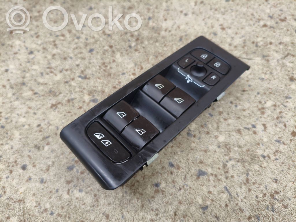 Volvo XC40 Electric window control switch 