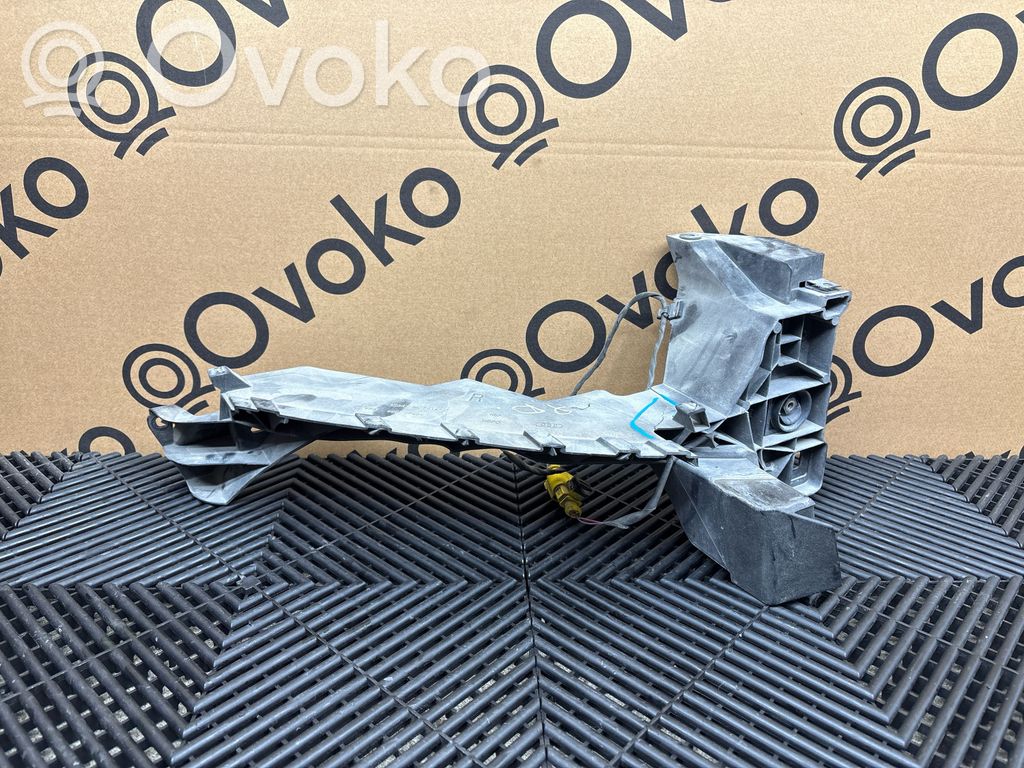 Audi Q7 4M Headlight/headlamp mounting bracket 