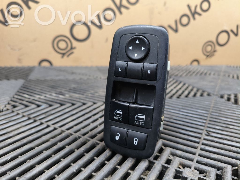 Electric window control switch   68320752AA