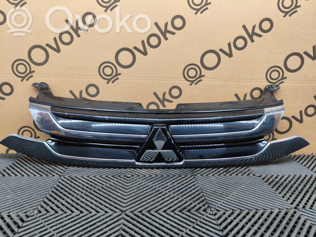 Mitsubishi Outlander Rejilla delantera 