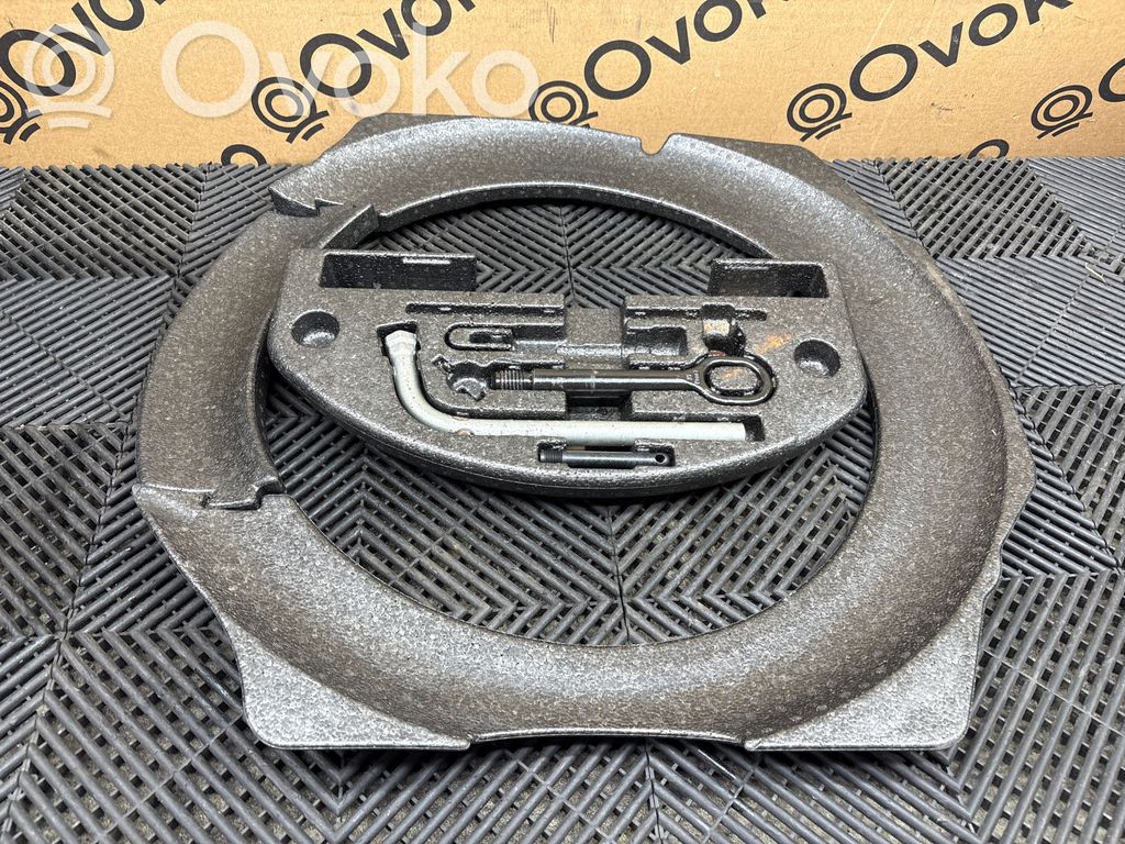 Audi A8 S8 D4 4H Rivestimento vano della ruota di scorta