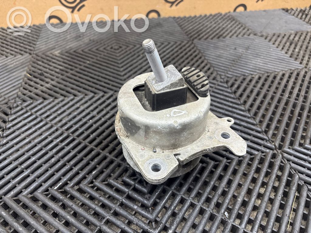 Engine mount bracket   00505515100,0D894,08217,01007,149811
