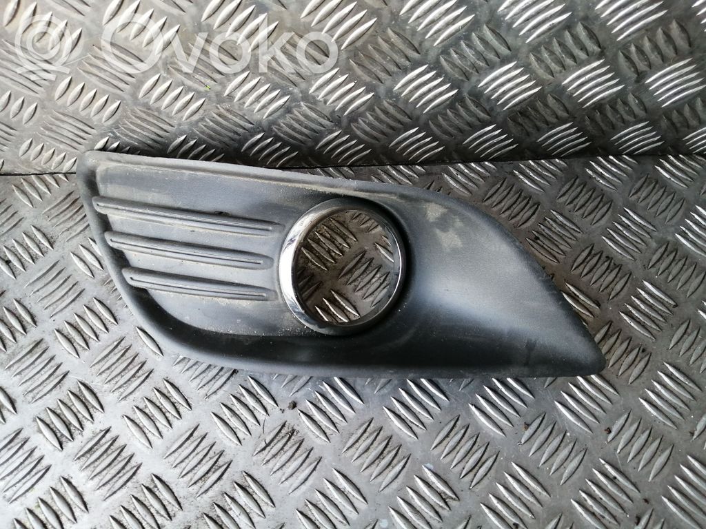Ford Focus Etusumuvalon ritilä 