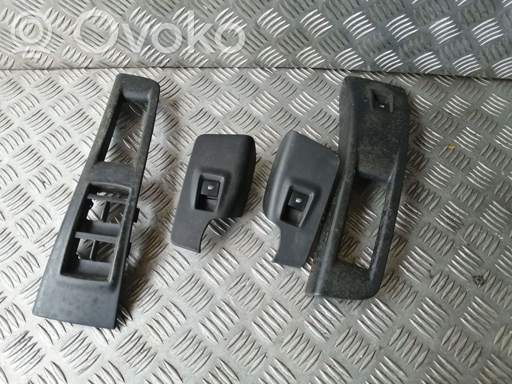 Opel Meriva B Electric window control switch 