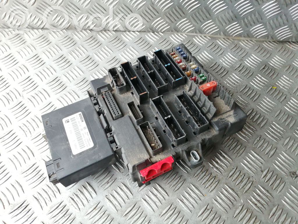 Opel Vectra C Saugiklių blokas 