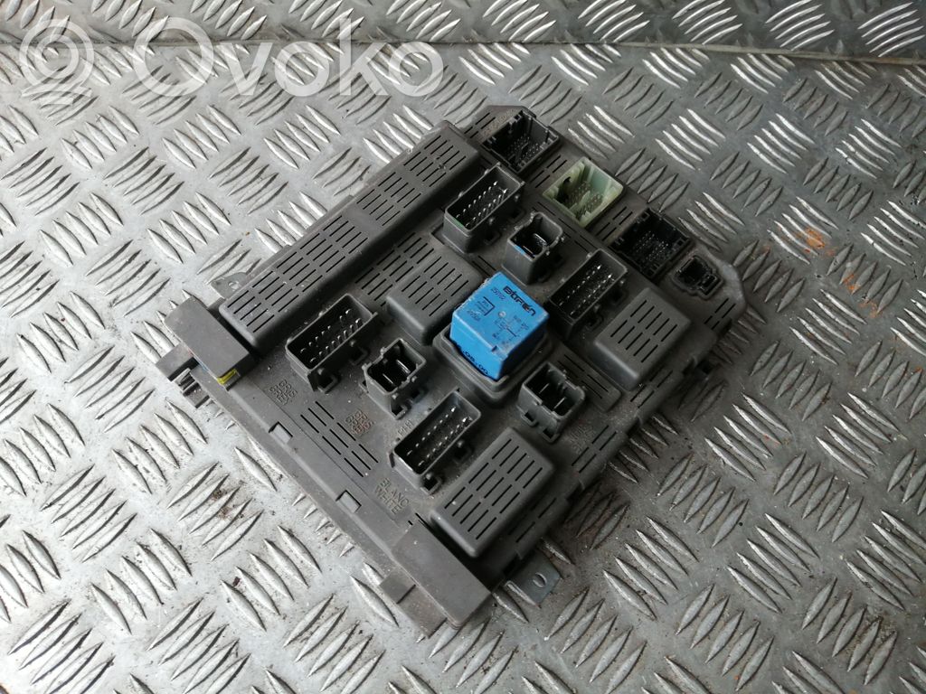 Peugeot 607 Fuse module 