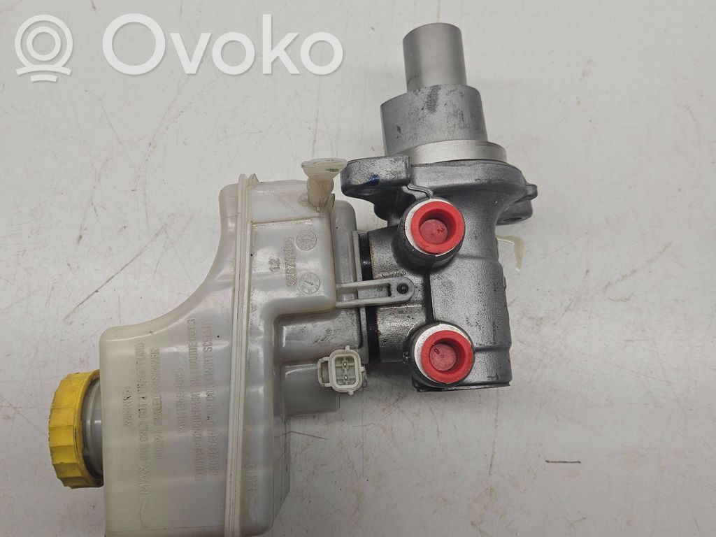 Dodge Challenger Brake fluid reservoir 
