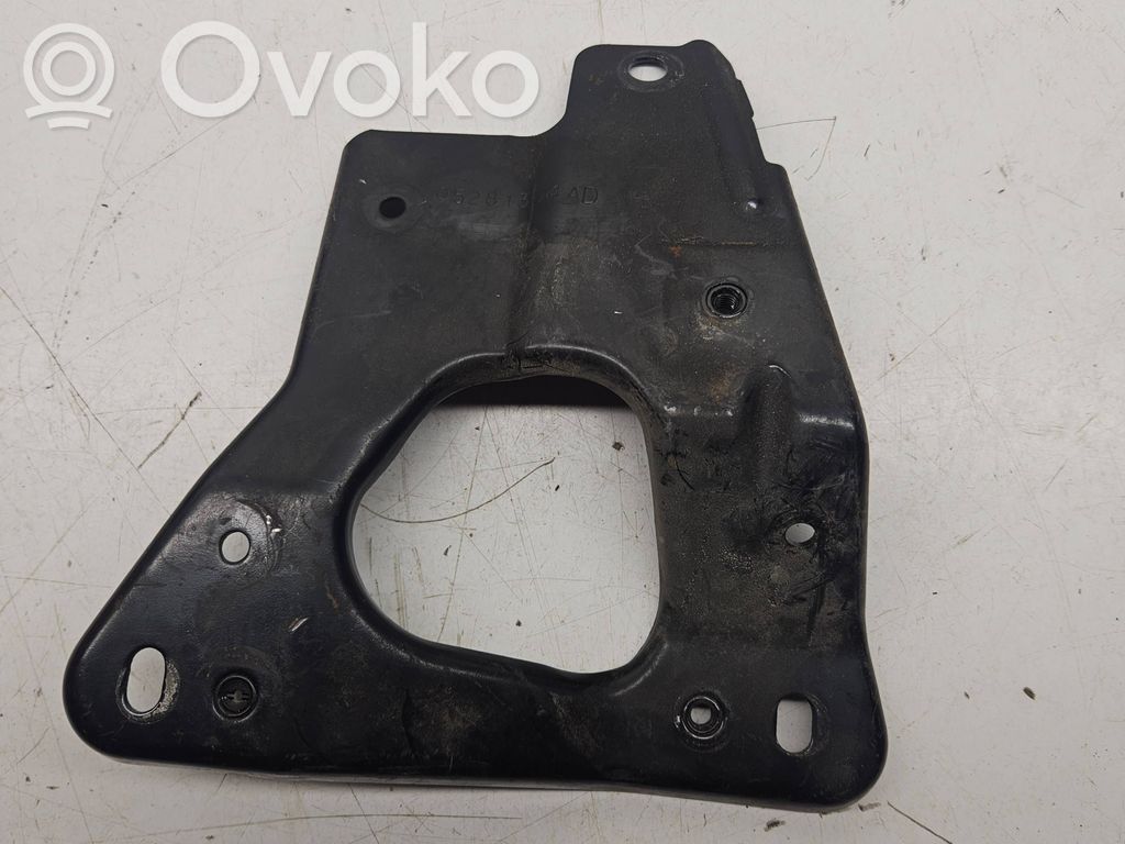 Muu moottoritilan osa   05281304AD