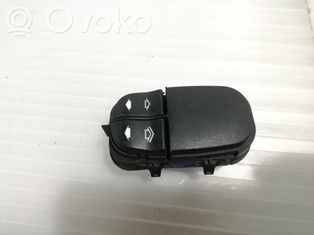 Ford Focus Przyciski szyb 