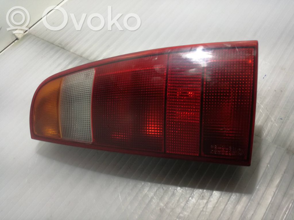 Volkswagen Polo III 6N 6N2 6NF Lampă spate în caroserie 