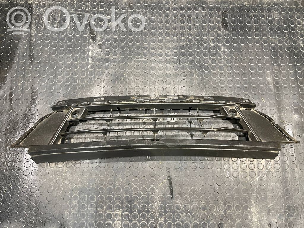 BMW 2 F45 Kratka dolna zderzaka przedniego 