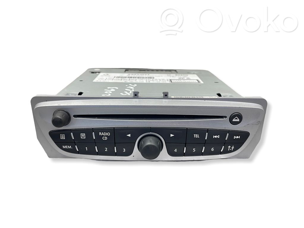 Radio / CD/DVD atskaņotājs / navigācija