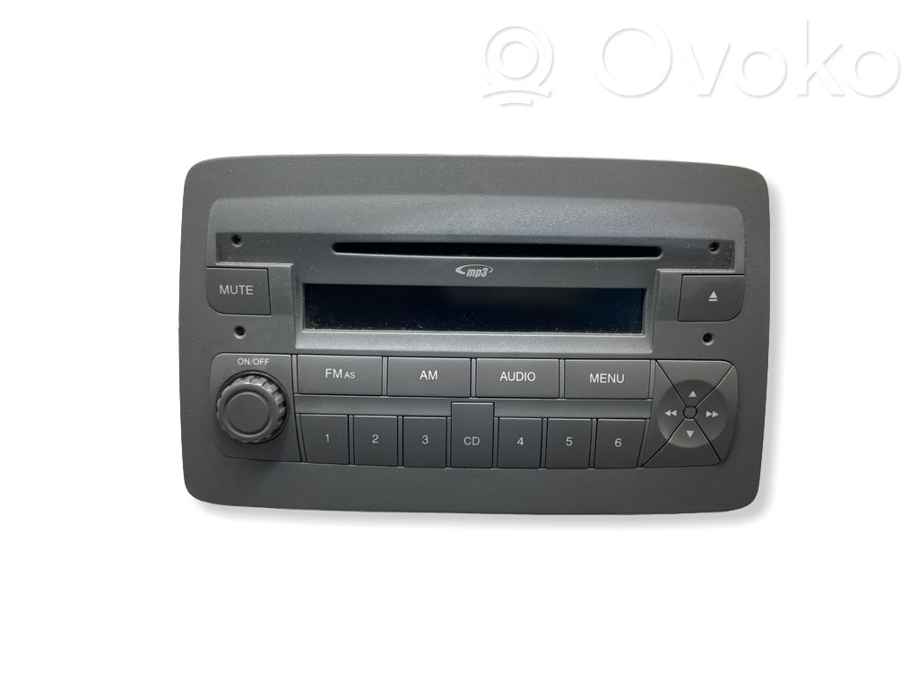 Radio / CD/DVD atskaņotājs / navigācija
