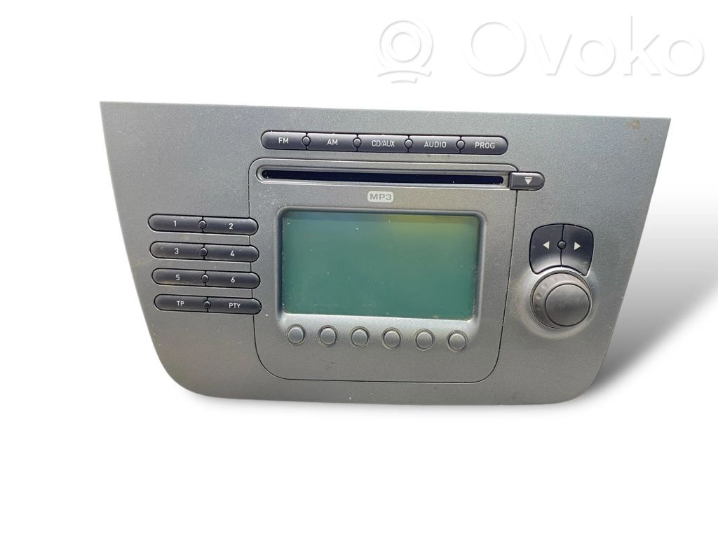 Radio / CD/DVD atskaņotājs / navigācija