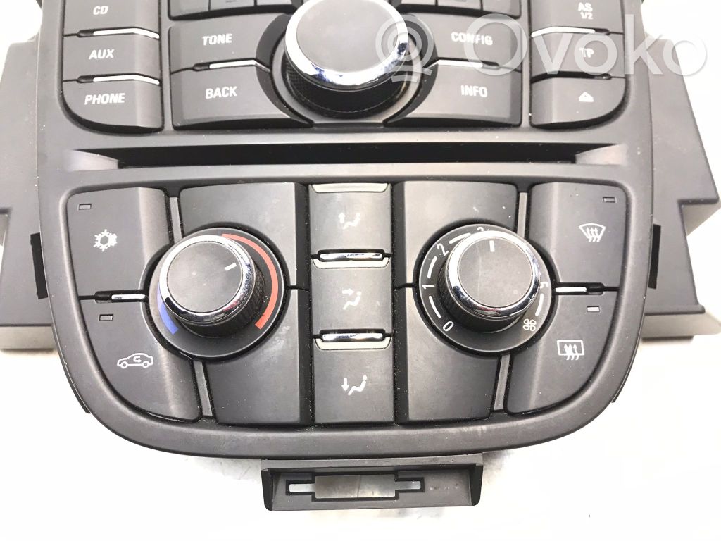 Radio / CD/DVD atskaņotājs / navigācija