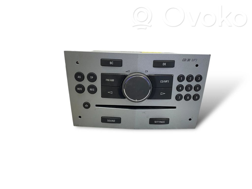 Radio / CD/DVD atskaņotājs / navigācija