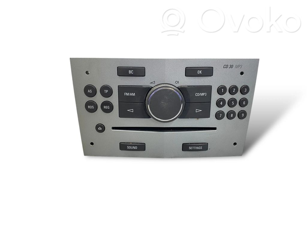 Radio / CD/DVD atskaņotājs / navigācija