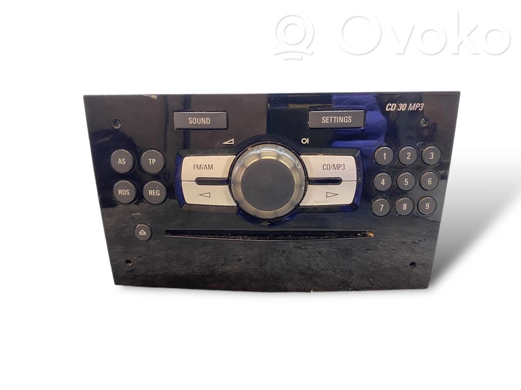 Radio / CD/DVD atskaņotājs / navigācija