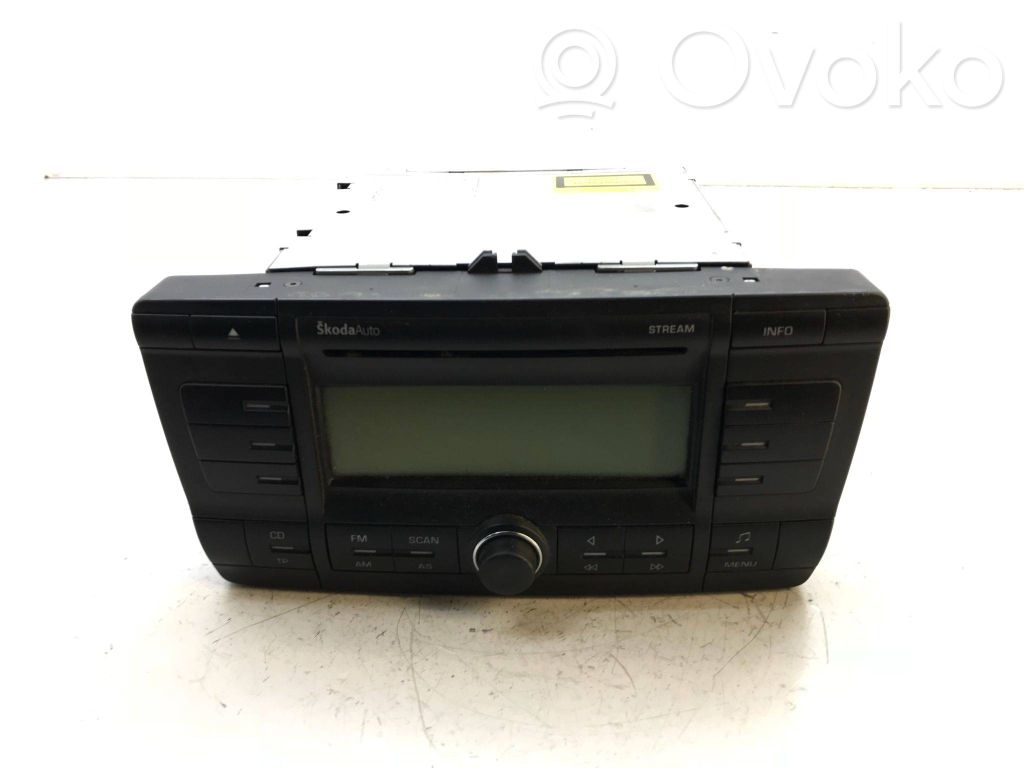 Radio / CD/DVD atskaņotājs / navigācija